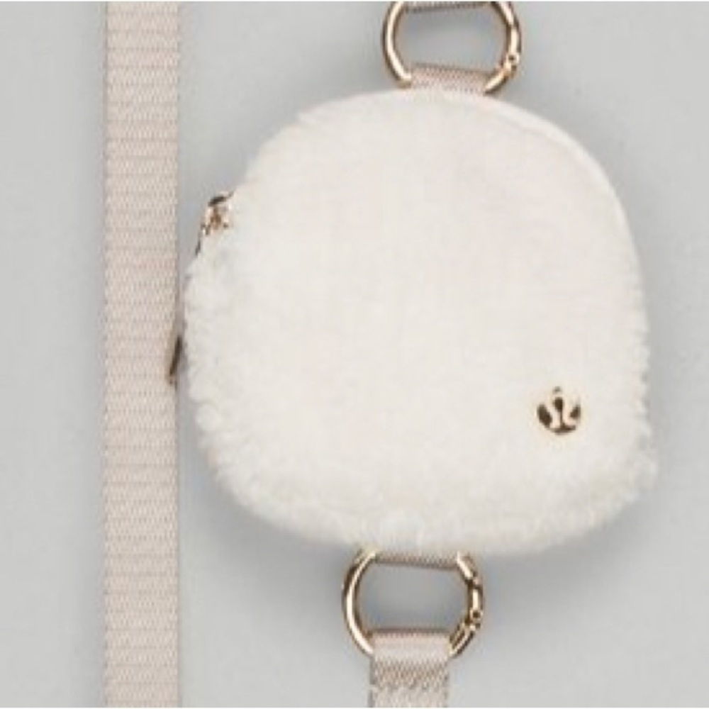 LULULEMON modular phone crossbody white fleece phone carrier. - Picture 6 of 10